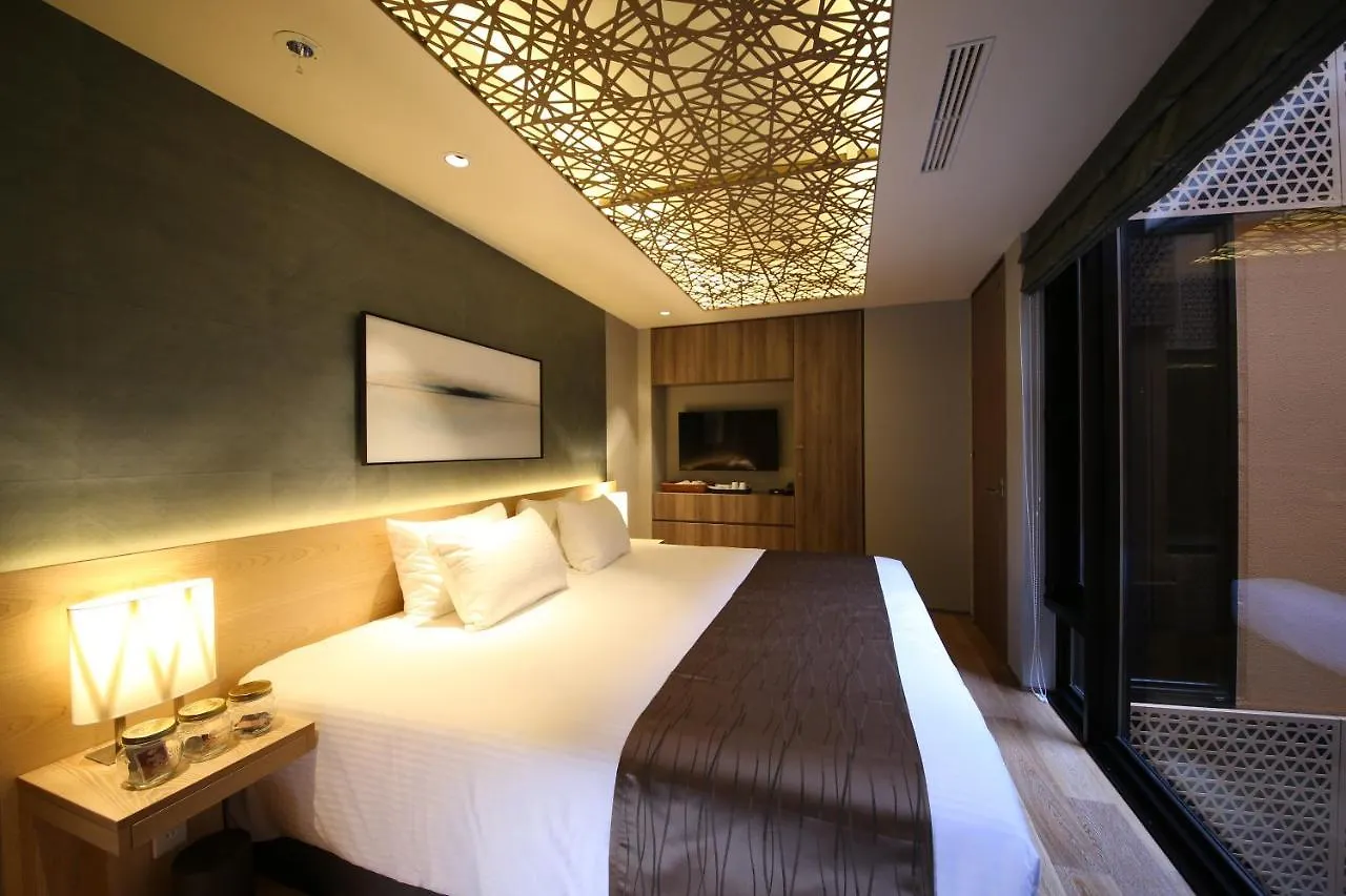Aya Niseko Aparthotel 4*,