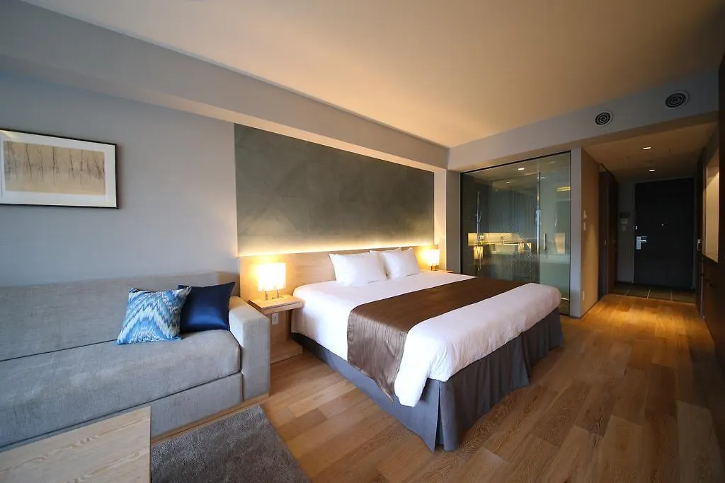 Aya Niseko Aparthotel